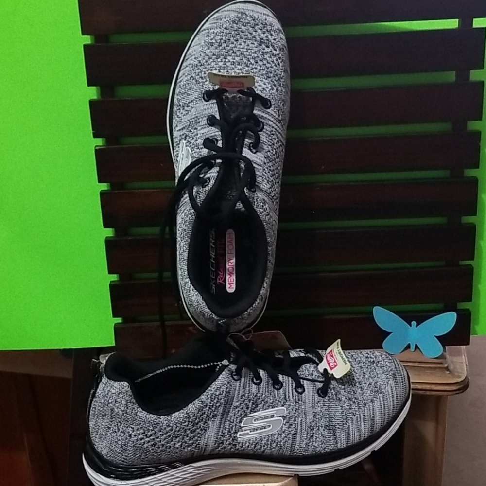 Sketchers. Memory foam, relaxed fit, sz 10